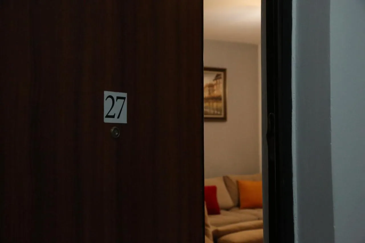 Ennio Apartment Near The Lake Tirana