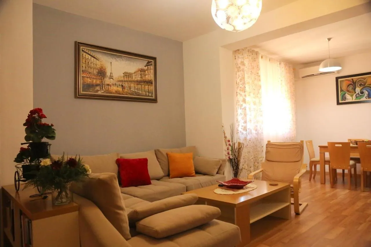 Ennio Apartment Near The Lake kontakter